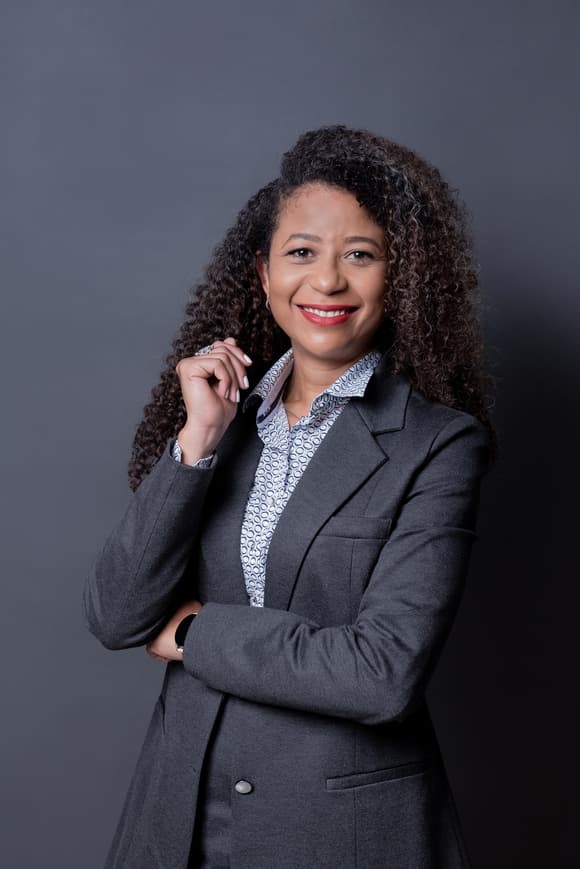 Renata M. Alvares